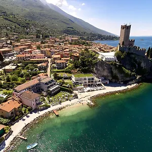 Castello Front 4*, Malcesine Italy
