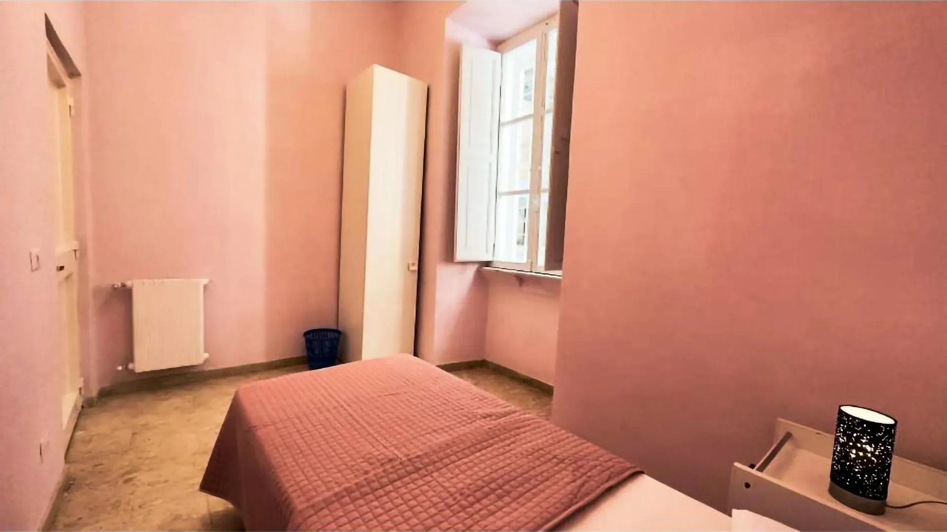 Vandrarhem Sina Rent Room Rom Italien